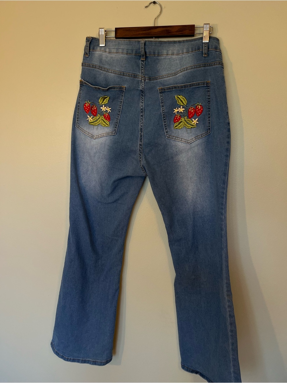 ROMWE Mid-Blue Straight Leg Jeans with Strawberry Pocket Embroidery